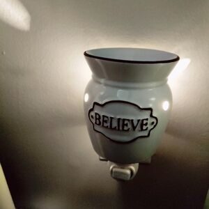 Scentsy White Believe Warmer